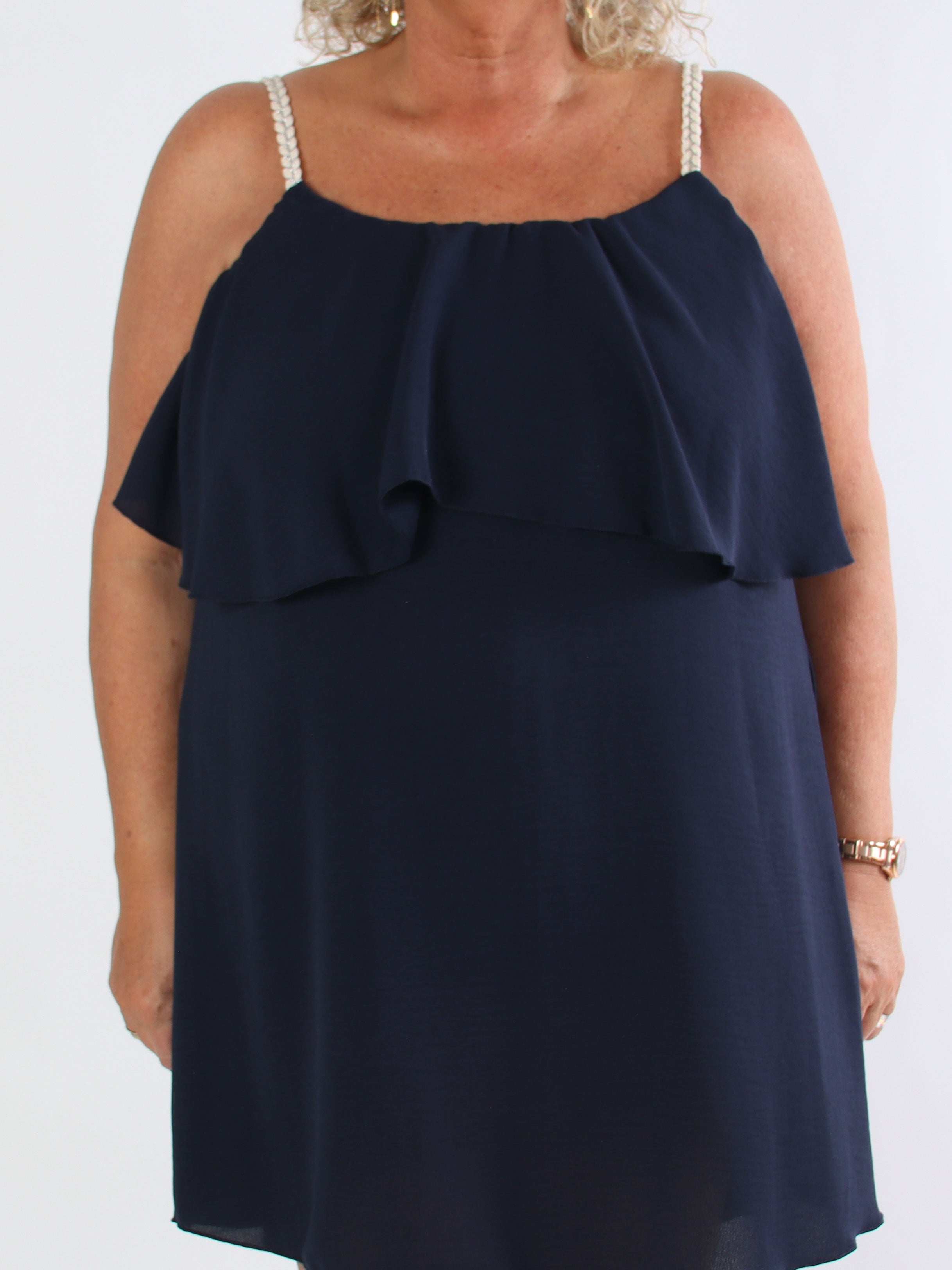Blanca - Plus size flæsekjole med flettede stropper